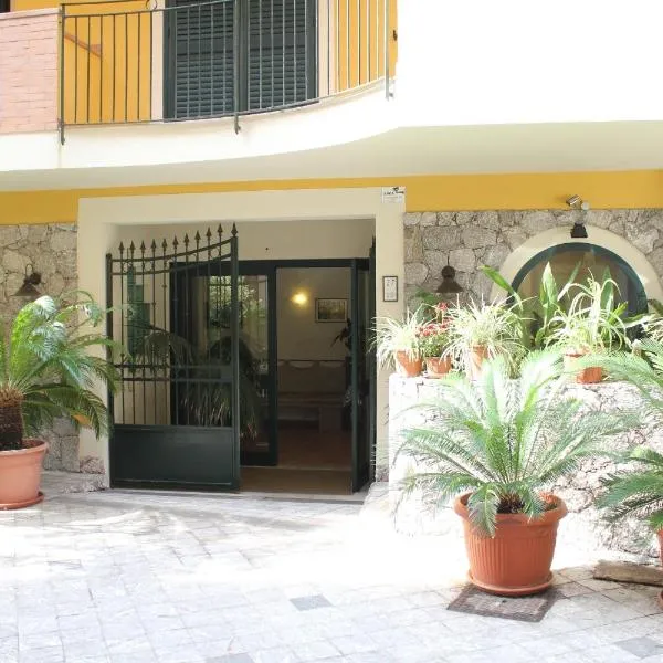Le Tartarughe Aparthotel, hotell sihtkohas Letojanni