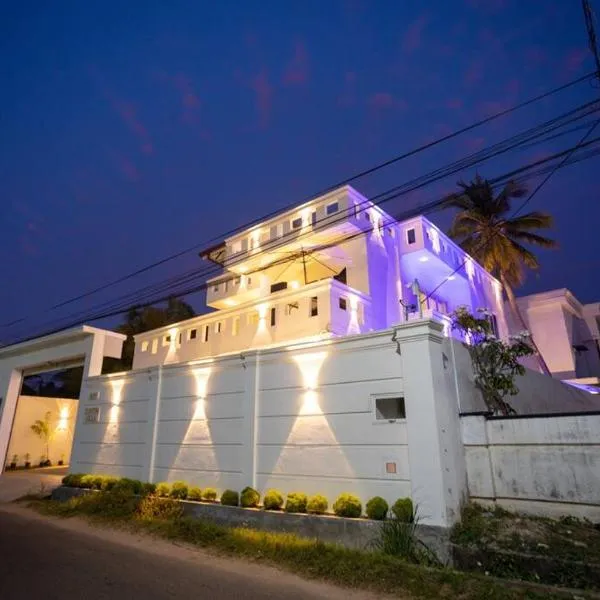 Clintonvilla 4-bedroom with pool near to Airport, hotel in Negombo