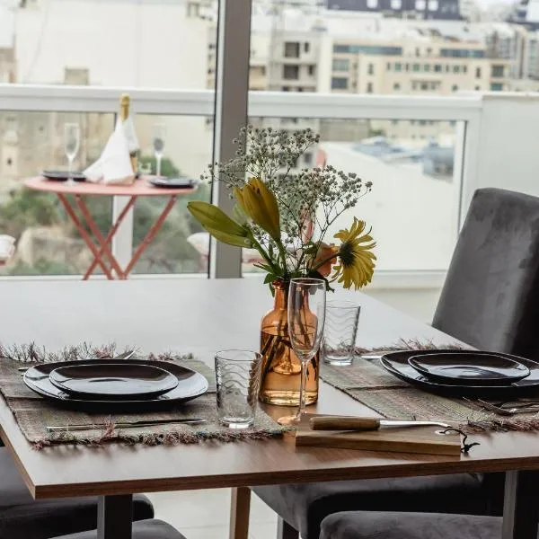 Stunning 1BDR Sliema-Center Penthouse! Near POOL!, hotel in Sliema