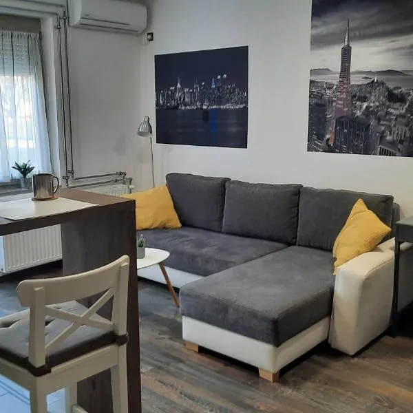 Pete Lajos Design Apartman, готель у місті Капошвар