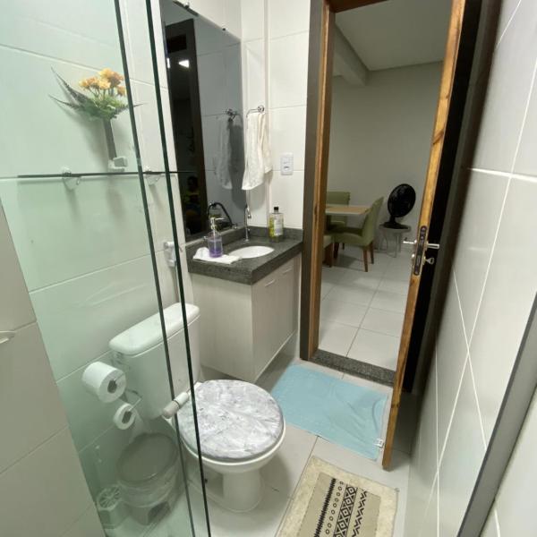 No Atalaia, Fort Poseidon rua do Atalho a 700 metros da praia do Atalaia, apartamento novo decorado, varanda, sala de estar e jantar, 02 suítes, 03 banheiros, lavanderia, cozinha, piscina, churrasqueira, salão de jogos, vista parcial das dunas e mar - Foto 3
