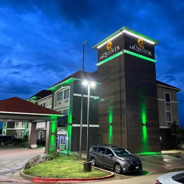 La Quinta by Wyndham Alvarado, hotel v destinaci Alvarado