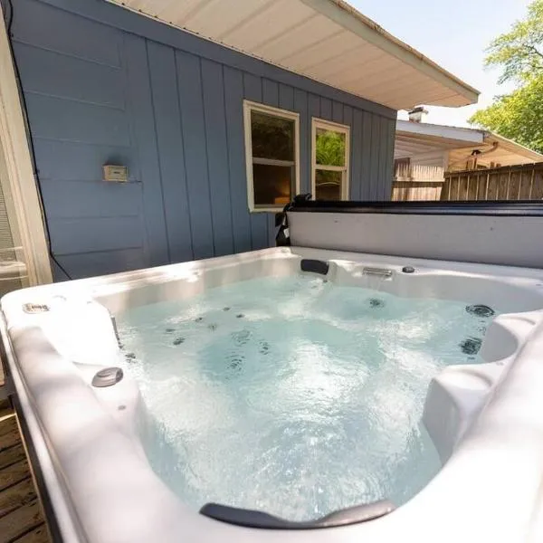 Close to Beach, Hot Tub, Pet Friendly, Firepit, hotel in Michigan City