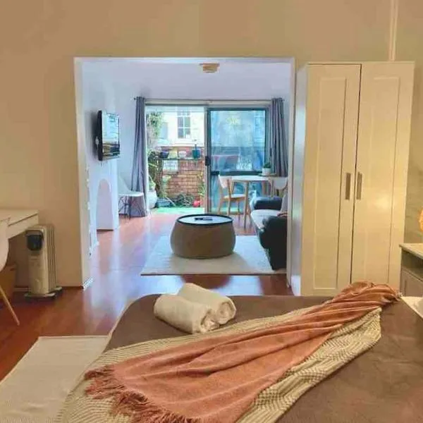 Lovely front studio