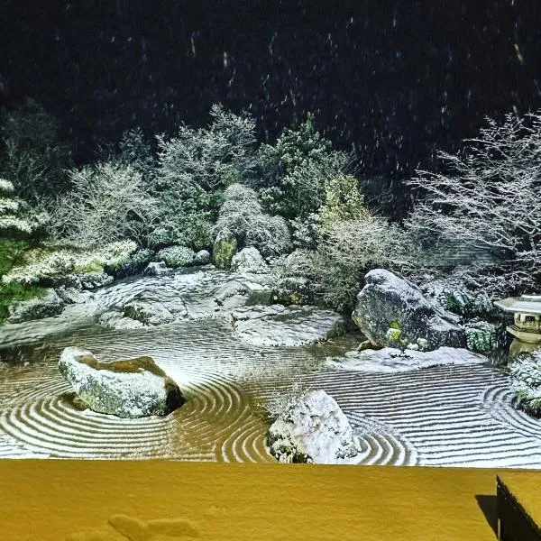 Onsen & Garden -Asante Inn-, hotel em Hakone