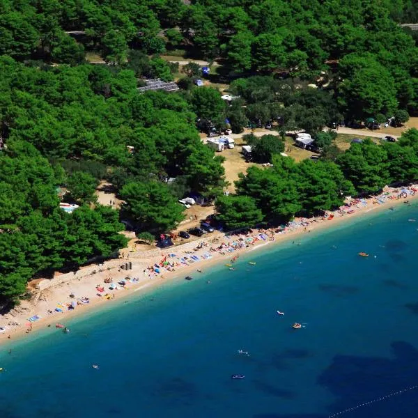 Camp Dole Zivogosce - Mobile home and Glamping tent, hotel v destinaci Živogošće