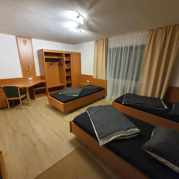 Monteurzimmermit Gemeinschafst Bad-Küche- AM RHEIN, hotel v destinaci Greffern