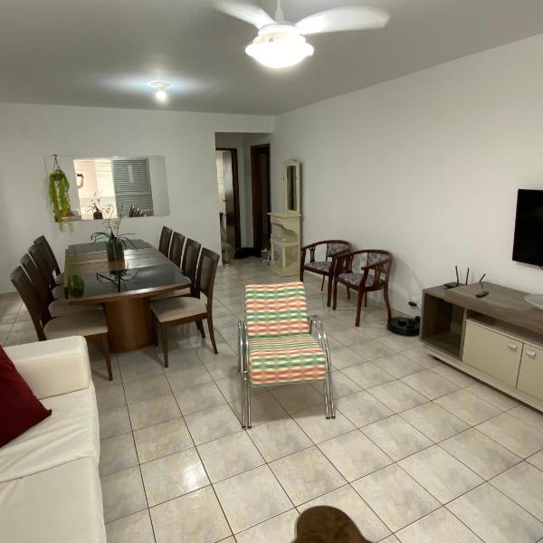 Apartamento amplo estilo casa, 3 quartos, ar cond, garagem para 2 carros