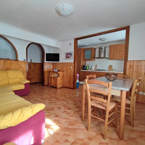 Appartamento La Casa di Violetta, ξενοδοχείο σε Tonadico