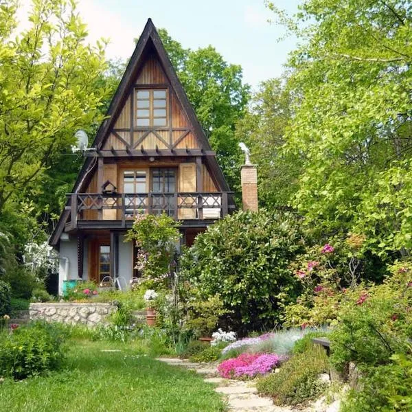 Erdő Lelke Vendégház: mesebeli, erdőszéli faház panorámával, hotel en Nagymaros