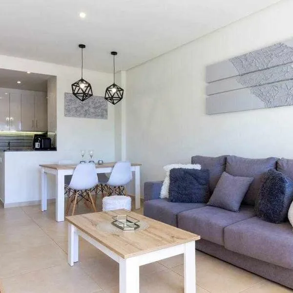 Bungalow Pink garden - Winter by the Sea, hotel in Orihuela