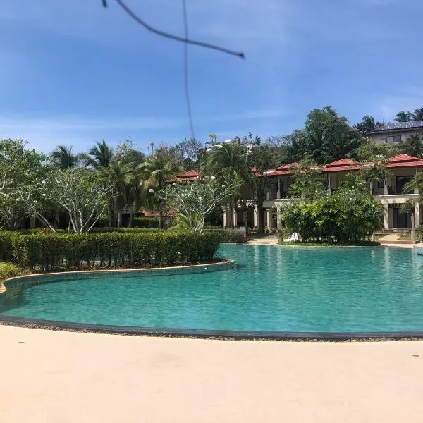 Phuket 2-Bedrooms 403m2 Private Poolside XL-Family Villa, hotel v destinaci Layan pláž