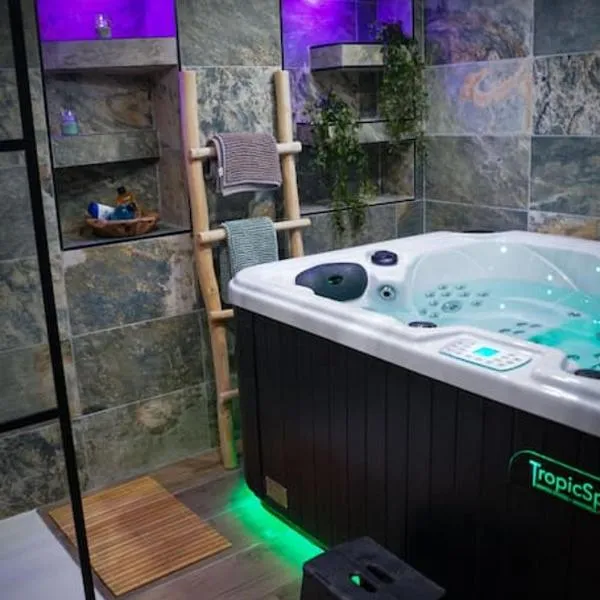 Nuit de la sagesse "jacuzzi terrasse et parking privé", hotel in Rouen