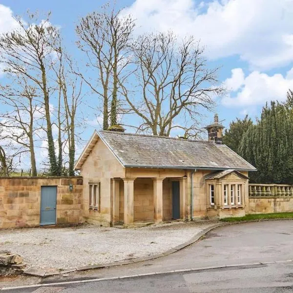 North Lodge - 17th Century Gate Cottage at Hassop Hall, hotel di Hassop