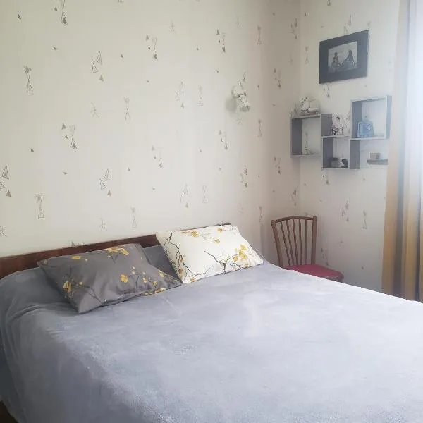 Chambre chaleureuse à la campagne – hotel w mieście Marennes