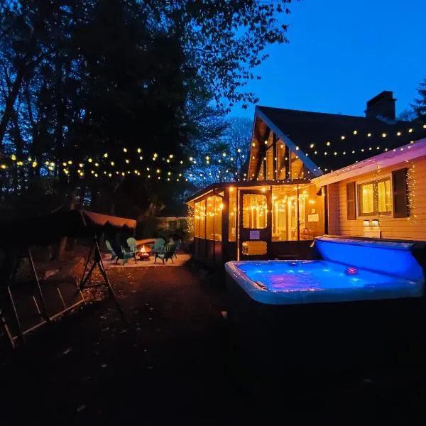 Walk to Pool & Beach - Spacious Gateway, Hot tub, Game room, hotel di Pocono Country Place