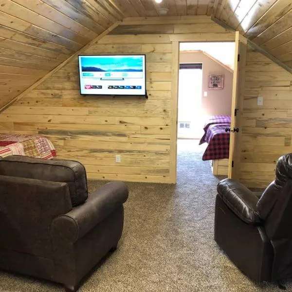 Loft, 25 min to Yellowstone, hotel in Rea