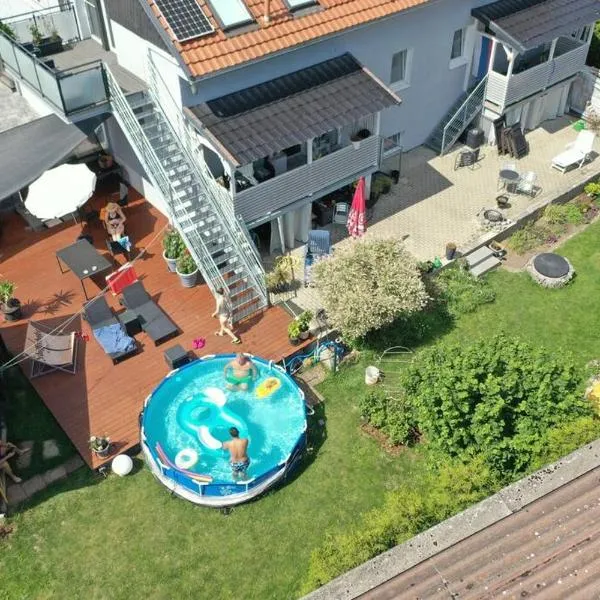Kornhaus - schöne Ferienwohnung mit Pool, Kamin und Terrasse, hotel in Göttingen