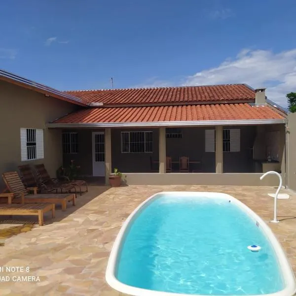Casa acolhedora, bem aconchegante com piscina., hotel v destinaci Brotas