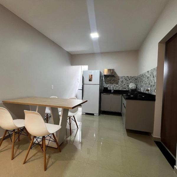 Apartamento inteiro dois quartos próximo ao Centro - Foto 4
