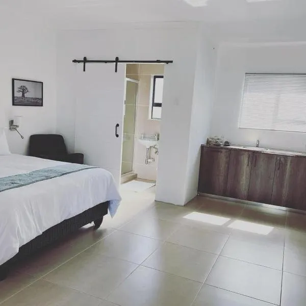 Tranquility Guesthouse, hótel í Standerton
