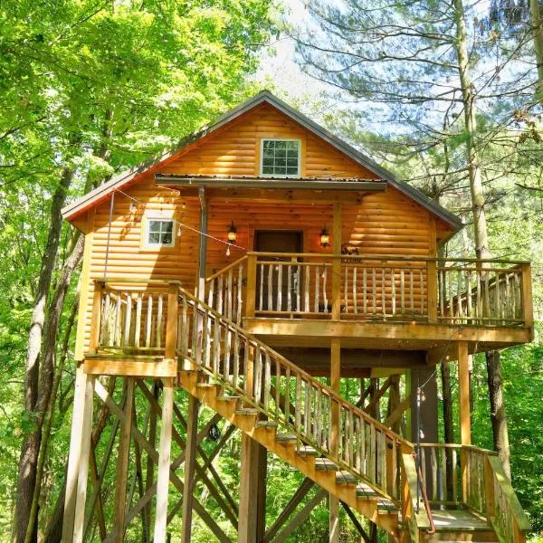 Wild Cherry Treehouse by Amish Country Lodging, hotel in Millersburg