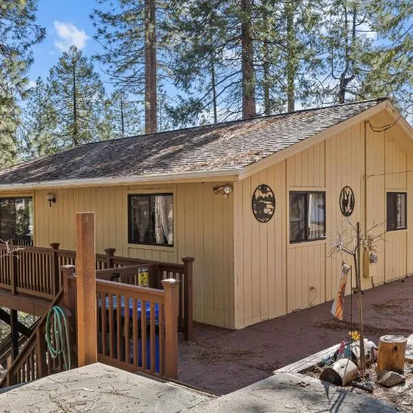 Big Trees, Little Cabin, hotel in Camp Connell