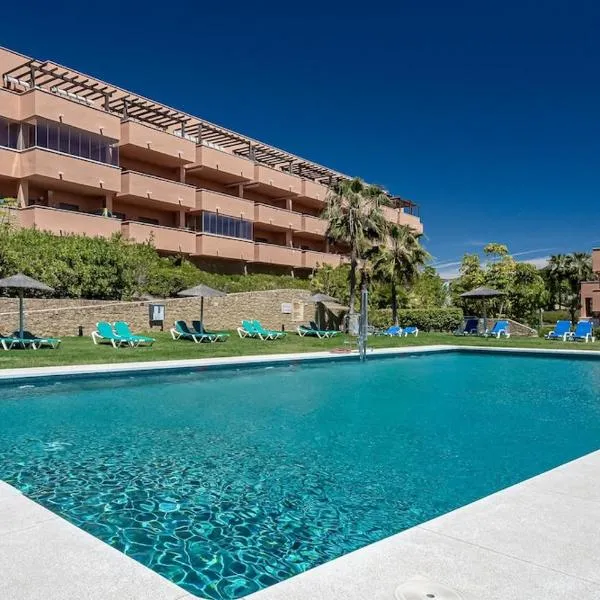 ROCK BAY apartment with wonderful sea view and 5 minutes from the beach, khách sạn ở Manilva