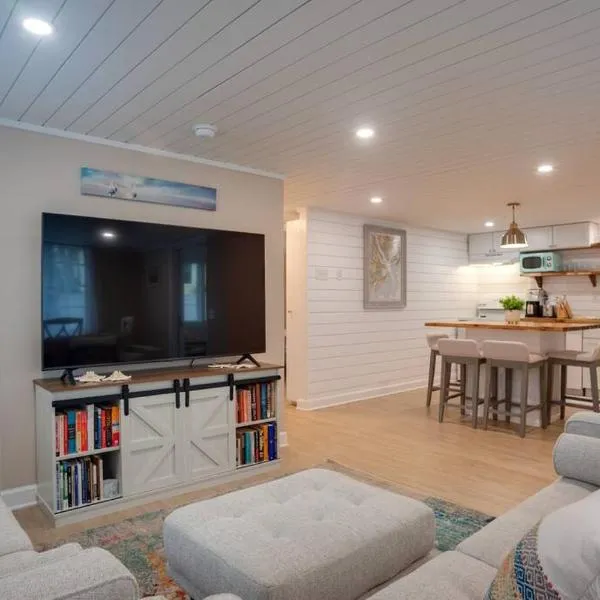 Renovated Cottage: 4th row from the Beach!, hotel v destinaci Hilton Head Island