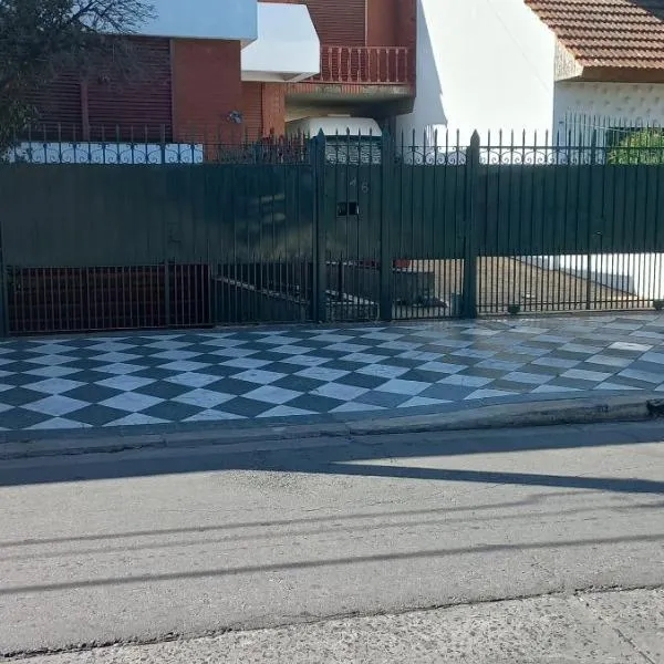 Casa Privada Monte Grande y cochera、モンテ・グランデのホテル