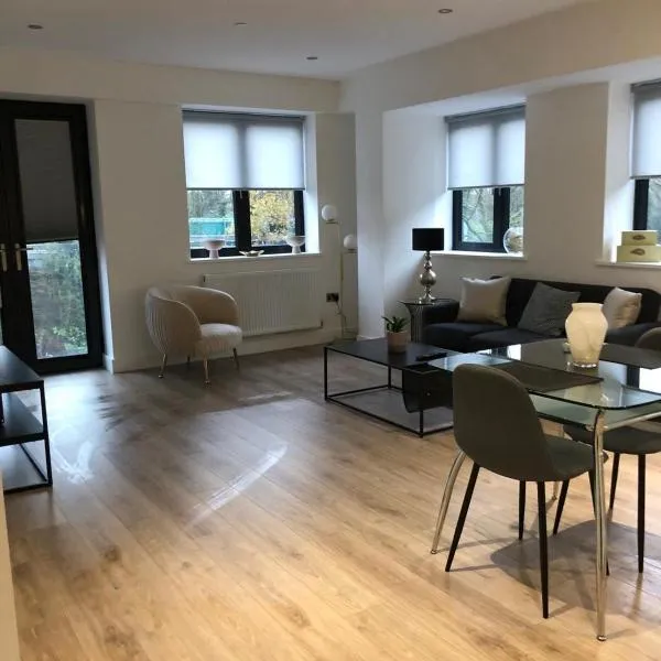 Brand new luxury apartment with free parking and gym, hôtel à Olton