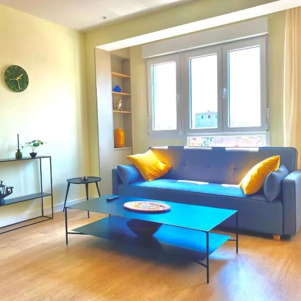 SUITE PLAYA GIJON CENTRO, apartamento nuevo, 5 huéspedes VUT-3622-AS, hotel a Gijón