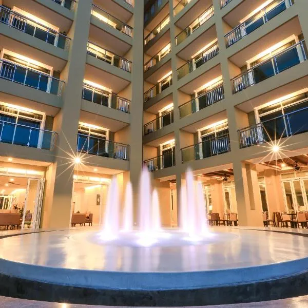 Crystal Palace Luxury Hotel Pattaya، فندق في Ban Huai Yai Muk