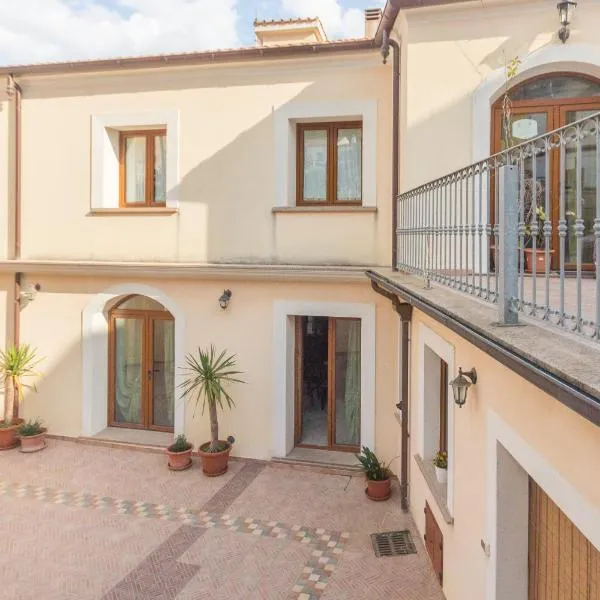 Giarranas House - Apartment with coutyard, hótel í Villacidro