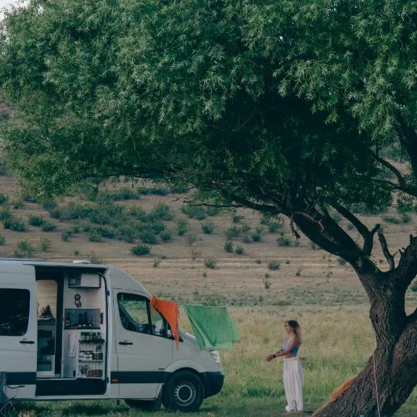 Geo Campers - Full time living camper rental in Kutaisi, Tbilisi, Batumi, Georgia, hotel v destinaci Kutaisi