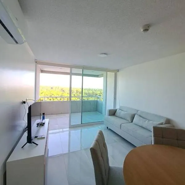 Dpto entero Condominio Altamira, hotel in Colonia Mariano Roque Alonso