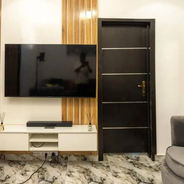 Awesome 1-Bed-Apt With 24hrs Power & Fast WiFi, ξενοδοχείο σε Lagos