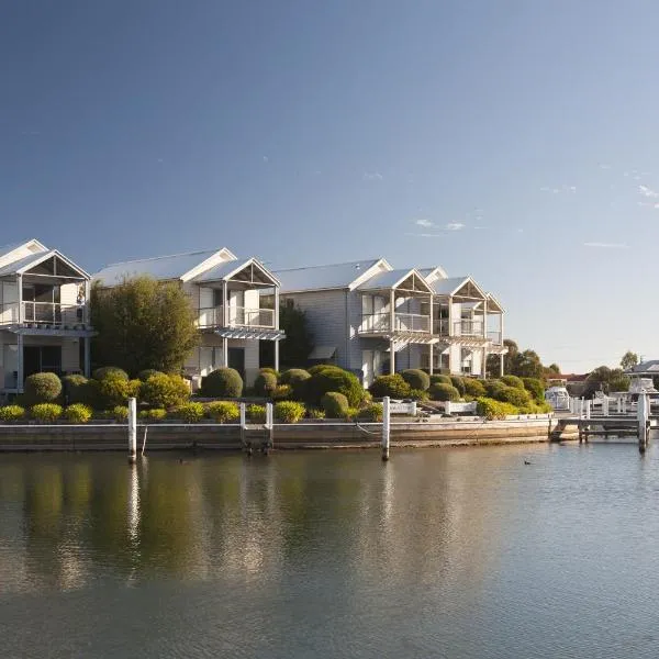 Captains Cove Resort - Absolute Waterfront Apartments, Hotel in Paynesville