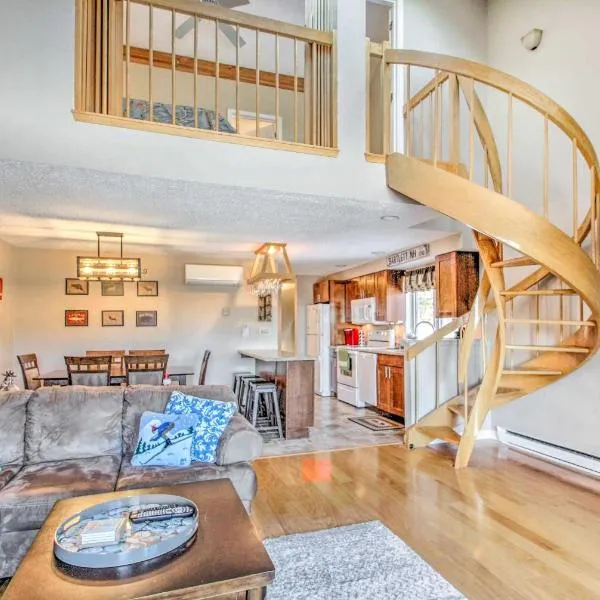Ski Condo with Pool, Close to Story Land and Attitash!, hotel in Bartlett