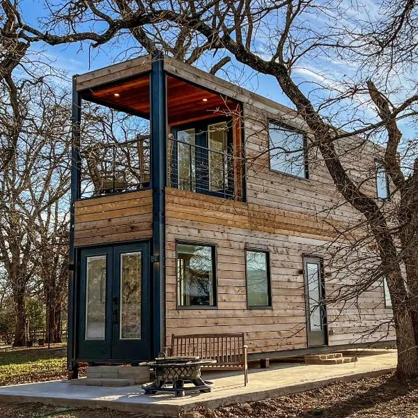 NEW The Flagship 2 Story Container Home, hotel v destinaci Waco