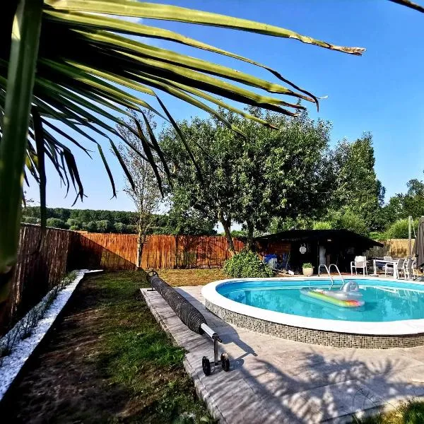 Pop Up Camping & hotel Tomorrow's Paradise & Private Transport TML, hotel v destinaci Schelle