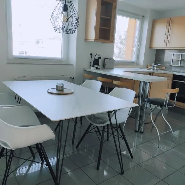 Apartment "Waldblick" - 77 qm, 2 Schlafzimmer, direkte S-Bahnverbindung nach Basel, Schweiz, hotel em Maulburg