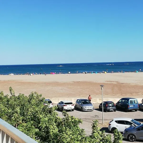 Superbe appartement avec vue sur mer et port, parking privé, hotell i Saint Pierre La Mer