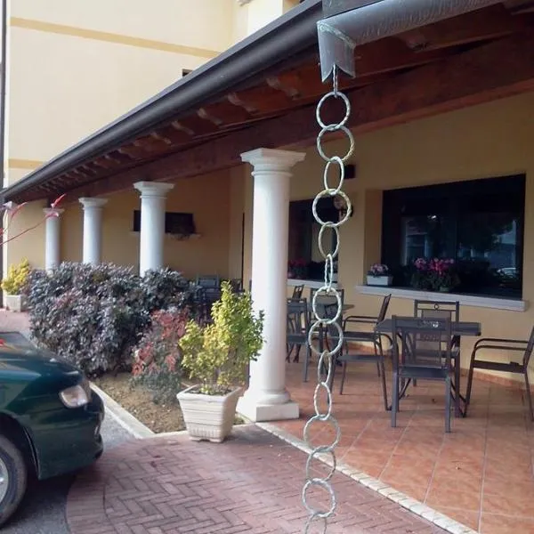 Albergo Al Portico, hotel v destinaci Azzano Decimo