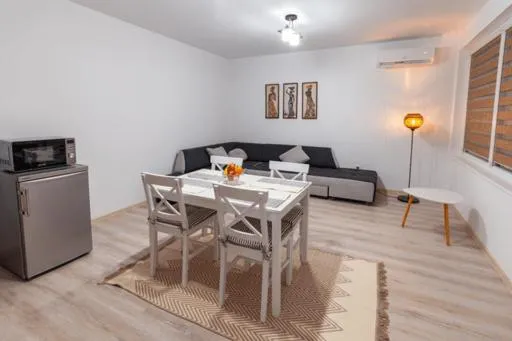 Ioama Island, hotel di Burgas City