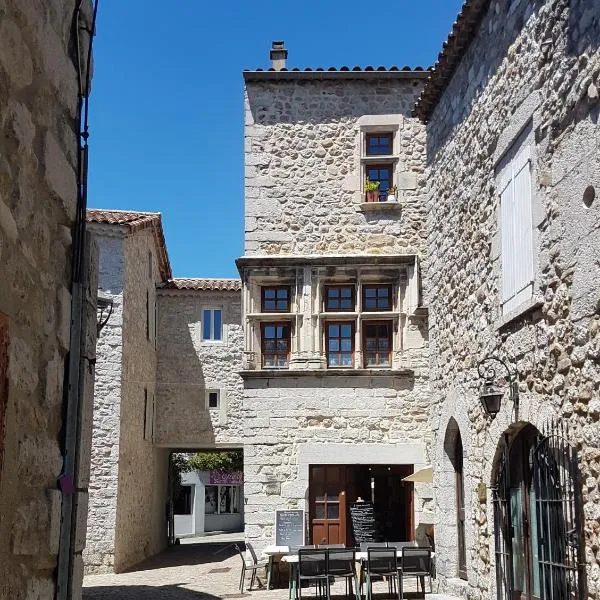 Maison du Baron - Centre historique de RUOMS: Ruoms'ta bir otel