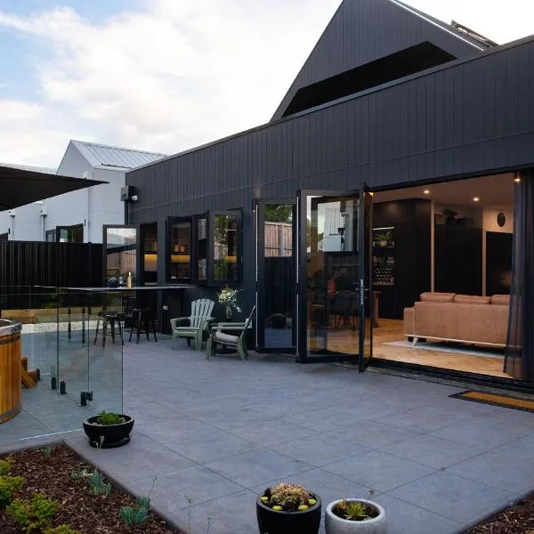 Lux on Max- stunning design, amazing views, hotel i Daylesford