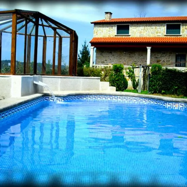 Casa Rural Os Carballos, hotel in Campo Lameiro