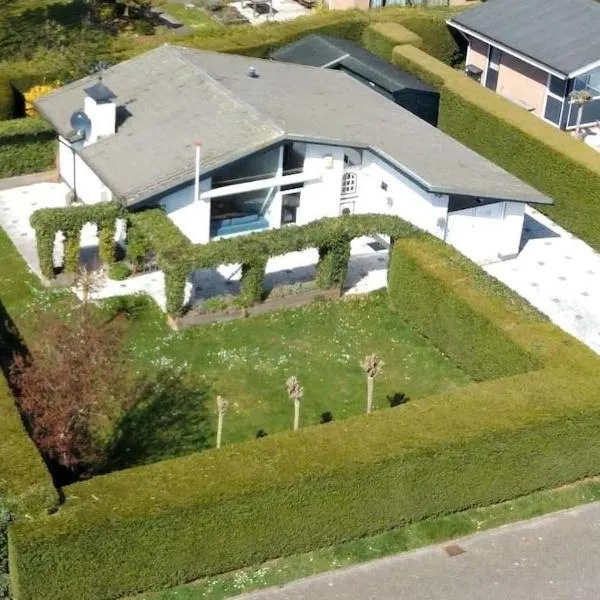 Grevelingenlaan 30,Modern ingerichte Bungalow aan de Grevelingen,, ξενοδοχείο σε Scharendijke