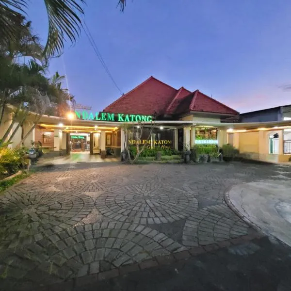 Ndalem Katong Guest House Ponorogo, hotell i Ponorogo